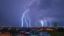 Cảnh báo dông lốc, sét tại Hà Nội