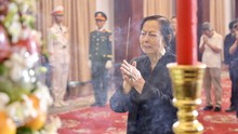 Dòng người xúc động đến viếng nguyên Chủ tịch nước Trần Đức Lương tại Hội trường Thống Nhất