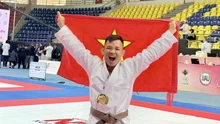 Nhà vô địch Jujitsu thế giới của Việt Nam đoạt HCV châu Á sau khi gây sốt ở sới vật hội làng