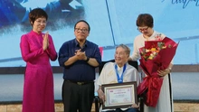 Giải thưởng Dế Mèn 2025: Nhạc sĩ Phạm Tuyên được tôn vinh là "Hiệp sĩ Dế Mèn" 