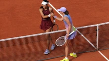 Tay vợt xinh đẹp người Anh bị tố 'lạnh lùng và coi thường' Swiatek sau thất bại ở Roland Garros