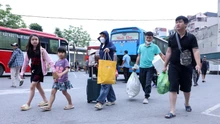 Người dân ùn ùn trở lại Thủ đô cuối kỳ nghỉ lễ 30/4 - 1/5