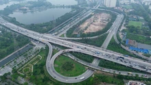 Người dân ùn ùn trở lại Thủ đô cuối kỳ nghỉ lễ 30/4 - 1/5