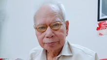 Nhà văn Đoàn Minh Tuấn: Những gian truân của đất nước chỉ làm tăng thêm sức mạnh ngòi bút