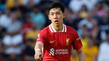 Wataru Endo xứng đáng với hàng rào danh dự tại Stamford Bridge