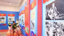 Triển lãm “Hồ Chí Minh đẹp nhất tên Người” tại Nghệ An