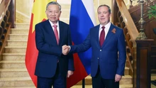 Tổng Bí thư Tô Lâm hội kiến Chủ tịch Đảng Nước Nga Thống nhất Dmitry Medvedev
