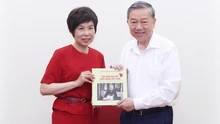 TTXVN tặng Tổng Bí thư Tô Lâm sách ảnh “100 năm Báo chí Cách mạng Việt Nam (1925 - 2025)”