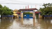 Nhiều nơi ở thành phố Huế bị ngập lụt trong nước lũ