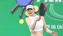 Ca sĩ Minh Hằng thu hút CĐV khi dự giải Pickleball