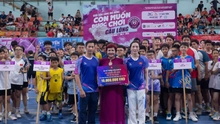 Tượng đài cầu lông Tiến Minh 'tiếp lửa' cho trẻ em khó khăn