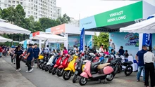 Người dân hào hứng sắm xe máy VinFast trong ngày hội "đổi xăng lấy điện" tại TP.HCM