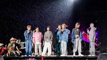 Khán giả mặc mưa dông, 'cháy' hết mình tại concert 'Anh trai vượt ngàn chông gai' Day 6