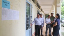 Thí sinh làm thủ tục dự thi tốt nghiệp Trung học Phổ thông 2025 từ 14 giờ chiều 25/6