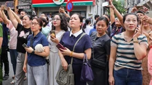 Kỳ thi tốt nghiệp THPT năm 2025: Những "sĩ tử" đặc biệt ngoài cổng trường thi