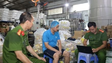 Công an Hưng Yên thông tin về việc triệt phá đường dây "dầu thực vật giả"