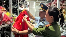 Hà Nội phát hiện hơn 35.000 bộ quần áo giả mạo nhãn hiệu