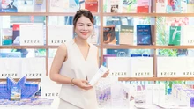 Hai cuốn sách, một trái tim - Tina Yuan và hành trình văn chương xuyên lục địa