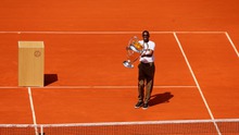 Sao PSG khoe cúp bạc Champions League trên sân đấu Roland Garros