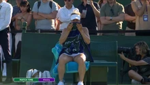 Tay vợt nữ khóc nức nở ngay trên sân vì thua với tỷ số khó tin ở Wimbledon 2025