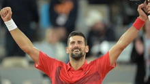 Ngược dòng hạ Zverev, Djokovic đối đầu Sinner ở bán kết Roland Garros 2025