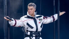 Robbie Williams và màn trở lại hoành tráng của "ông hoàng giải trí"