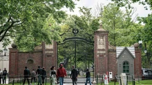 Tổng thống Mỹ ký sắc lệnh hạn chế cấp visa cho sinh viên quốc tế tới Harvard