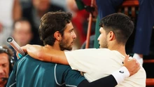 Ngược dòng trước Musetti nhờ bản lĩnh và may mắn, Alcaraz lọt vào chung kết Roland Garros 2025