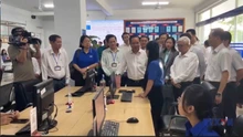 Chủ tịch UBND TP HCM kiểm tra công tác vận hành tại phường mới