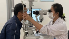 Nguy cơ nhiễm nấm giác mạc khi bị cỏ găm vào mắt