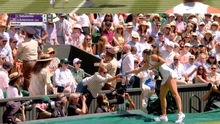 Tay vợt số 1 thế giới tạm dừng trận bán kết Wimbledon để có hành động đẹp với người hâm mộ