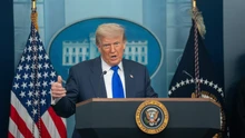 Tổng thống Donald Trump thông báo mức thuế 35% với hàng hóa Canada