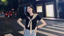 Phụ công xinh đẹp của đội tuyển bóng chuyền nữ Việt Nam khoe dáng khi thi đấu ở Trung Quốc