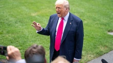 Tổng thống Trump đưa ra loạt thông báo thuế quan mới