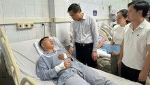 Vụ lật tàu trên vịnh Hạ Long: Cứu chữa người bị thương, khẩn trương tìm kiếm người mất tích