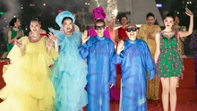 Hoa hậu Tiểu Vy làm vedette show "Nơi pháo hoa rực rỡ" ở cảng sông Hàn