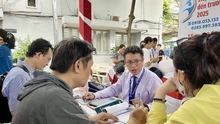 Bộ Giáo dục và Đào tạo công bố đối sánh phổ điểm một số tổ hợp điểm thi tốt nghiệp năm 2025 và điểm học bạ