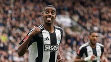 Hai 'ông lớn' bóng đá Anh rút khỏi cuộc đua giành Alexander Isak