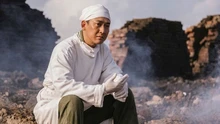 Hứa Vĩ Văn trong 'Mưa đỏ': Người lính không cầm súng nhưng đứng giữa ranh giới sinh tử