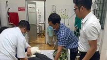 Lật xe chở 18 sinh viên, 6 người bị thương