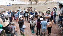"Tinh thần tương thân tương ái" trong cứu trợ đồng bào lũ lụt miền Tây Nghệ An