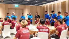 Chủ tịch VFF khích lệ thầy trò HLV Kim Sang Sik trước trận chung kết với U23 Indonesia