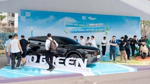 Tài xế công nghệ "kéo hội" đi lên đời xe điện, đơn chốt liên tục trong "Ngày hội xanh" tại Hà Nội