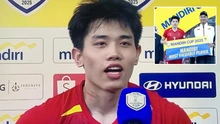 Đình Bắc nhận danh hiệu Cầu thủ hay nhất U23 Đông Nam Á 2025 với cái cổ bị cào xước