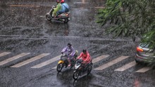 Dự báo thời tiết ngày 31/7: Nhiều khu vực có mưa dông, cảnh báo lốc, sét và gió giật mạnh