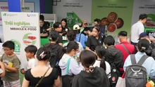 Gian hàng "Miracle K-Food" hút khách tại Ngày hội Văn hóa Hữu nghị Việt – Hàn 2025