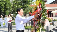 Dâng hương nhân kỷ niệm 113 năm Ngày sinh Tổng Bí thư Nguyễn Văn Cừ