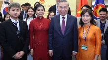 Tổng Bí thư Tô Lâm gặp gỡ cán bộ Đại sứ quán và cộng đồng người Việt Nam tại Hàn Quốc