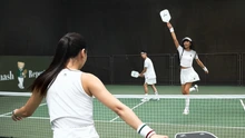 Cô gái gây bão mạng với bí kíp để không cãi lộn với chồng trên sân pickleball