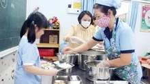 Năm học 2025-2026: Hà Nội hỗ trợ bữa ăn bán trú cho học sinh tiểu học